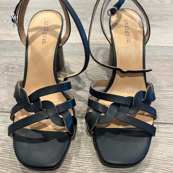Indigo Black Strappy Heels for Elegant Evenings - Picture 1 of 3